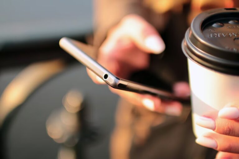 jak ulatwić klientowi kontakt przez stronę internetową